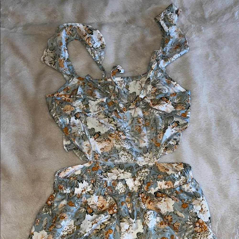 Floral Ruffle Romper - Picture 4 of 4